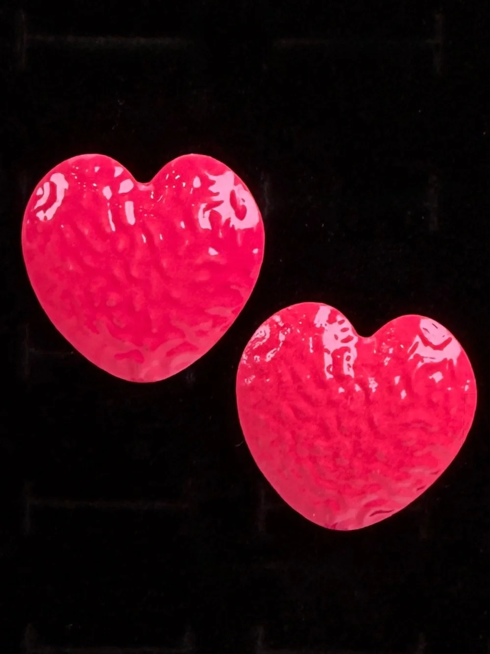 Vintage 80’s lightweight, hammered Pink Heart pierced Earrings